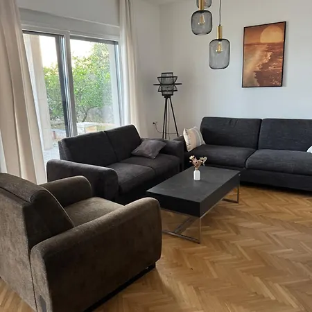 Ines Apartman *